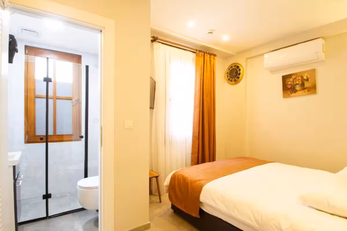 Comfort room at Turna Hotel, photo 2